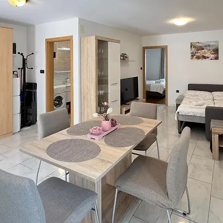 Center Apartment *