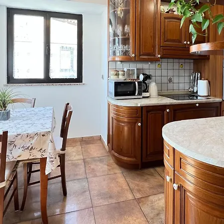 Center Apartment *