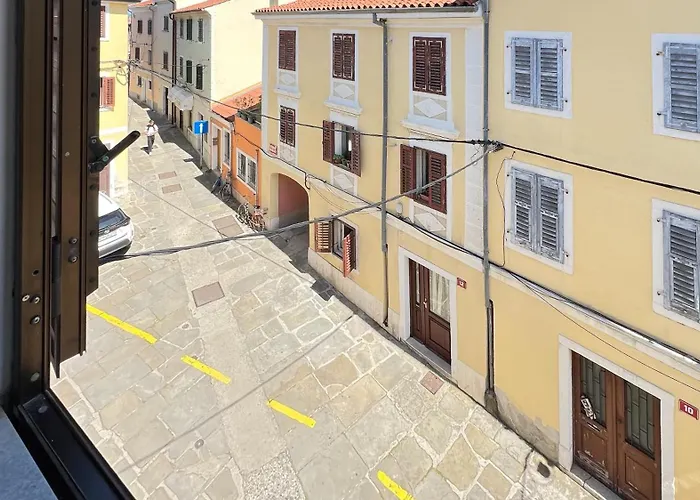 アパート Center イゾラ